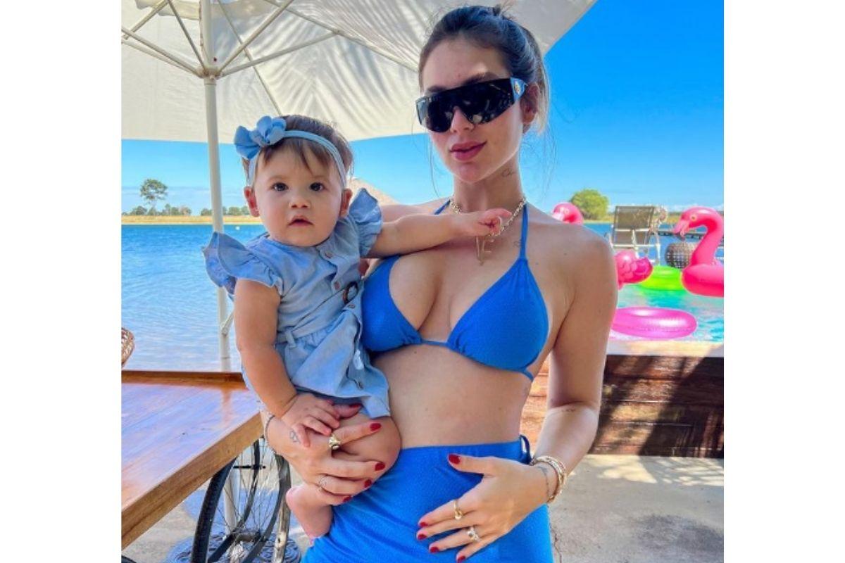 Virginia Fonseca mostra tamanho da barriga grávida em foto de biquíni com Maria Alice