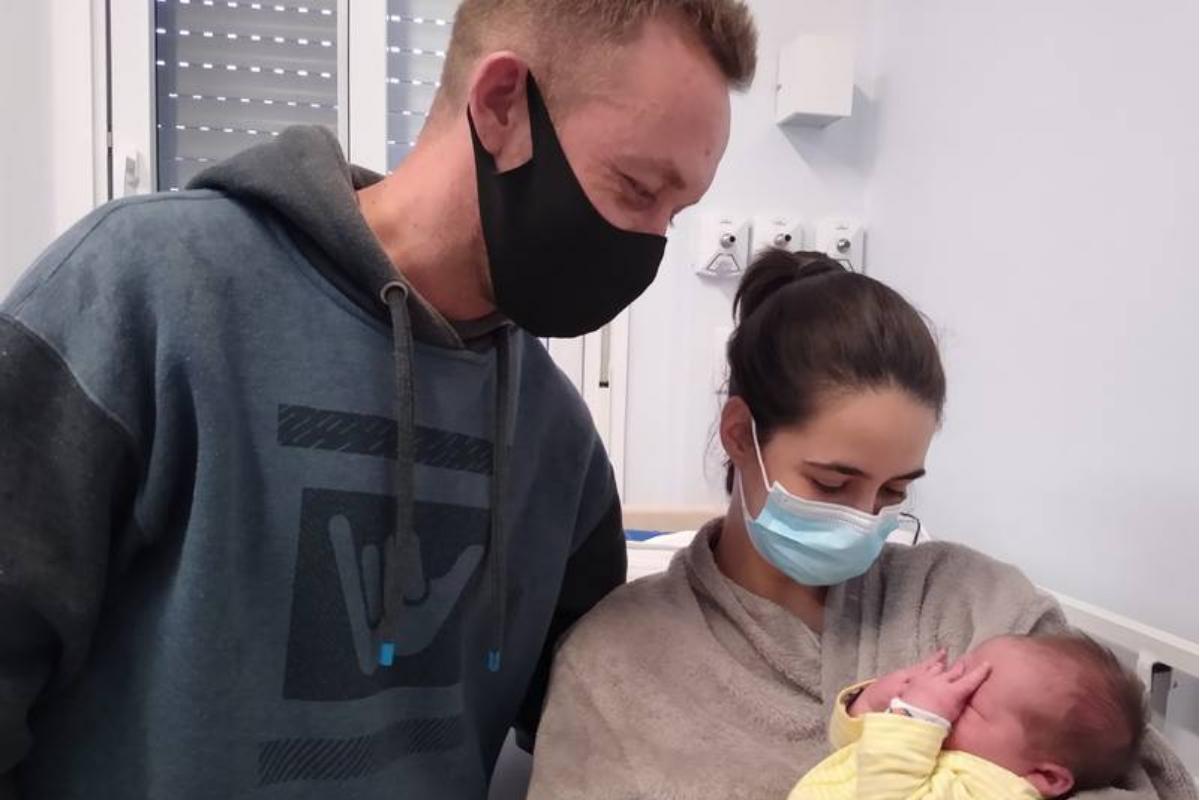 Mãe entra em trabalho de parto na própria casa