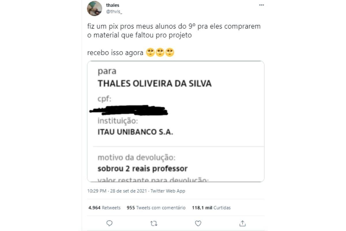 Professor se emociona com troco dos alunos
