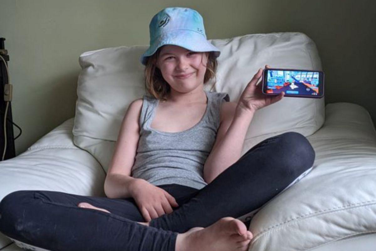 Elizabeth gastou quase três mil reais em um jogo de aplicativo enquanto os pais estavam distraídos