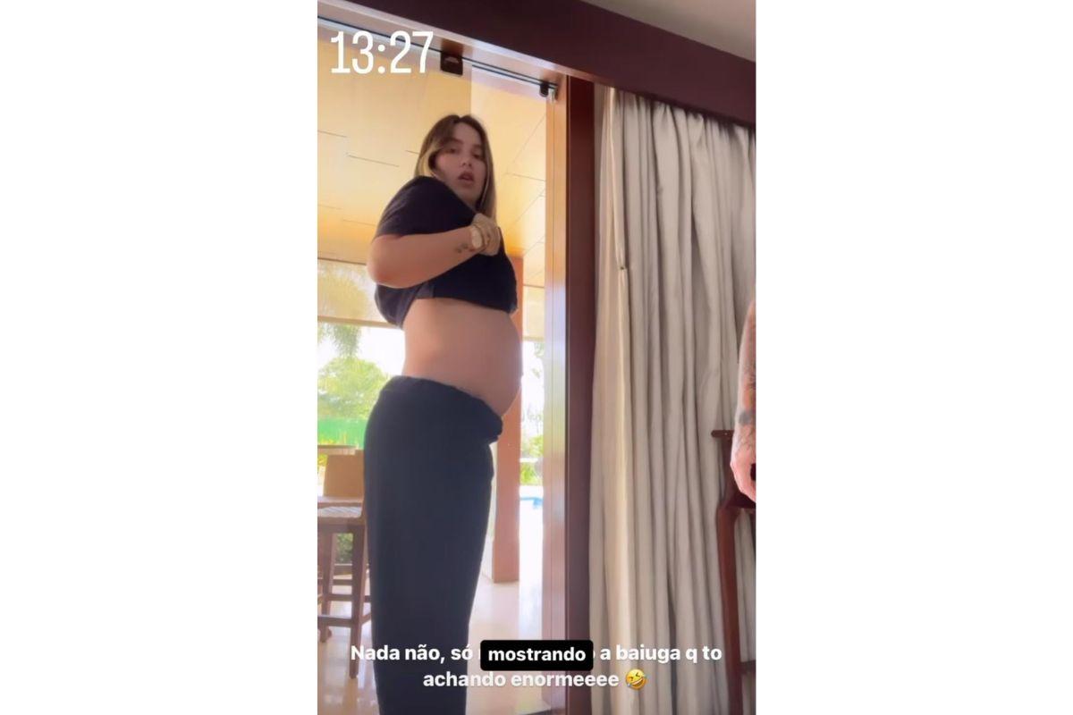 Ela comentou sobre o tamanho da barriga