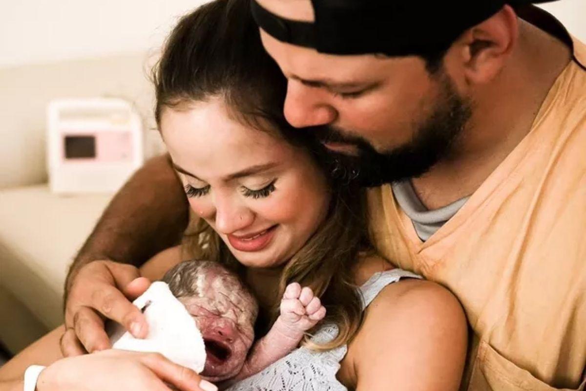 Sorocaba publicou primeira foto ao lado da filha caçula