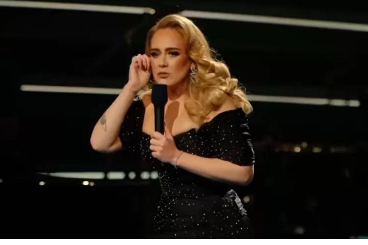 Adele conta sobre lesão séria que sofreu na coluna após pegadinha do filho