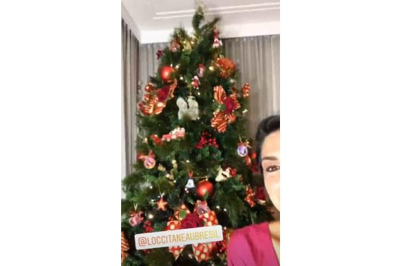 Stories em que ela mostra a árvore de natal (Foto: reprodução instagram)