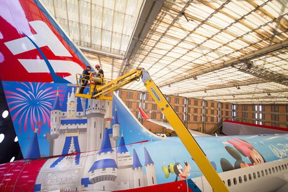Dezenas de profissionais participaram do desenvolvimento da aeronave da Disney (Foto: Guilherme Kardel)