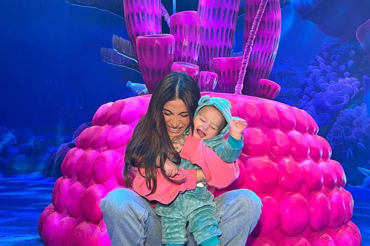Bianca e Cris aparecem abraçados em Mundo Pixar