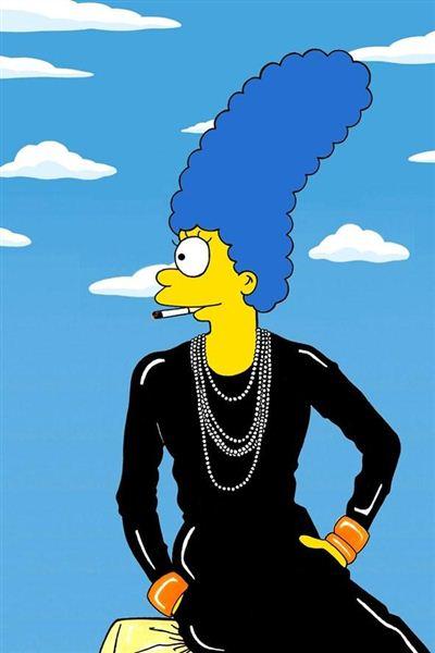 Marge Simpson imitando a estilista