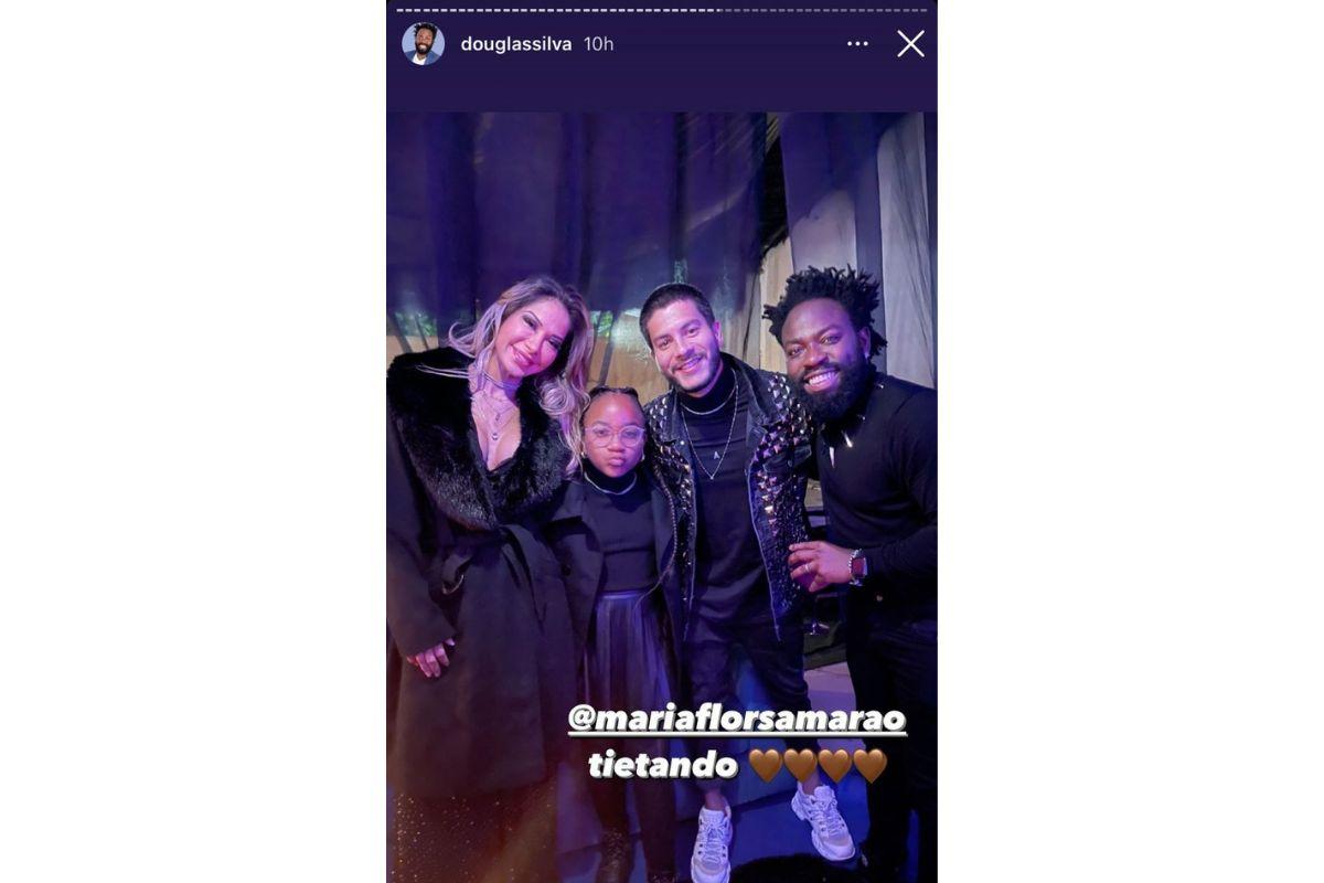 Maria Flor aproveitou a festa de Douglas Silva para tietar Maira Cardi e Arthur Aguiar