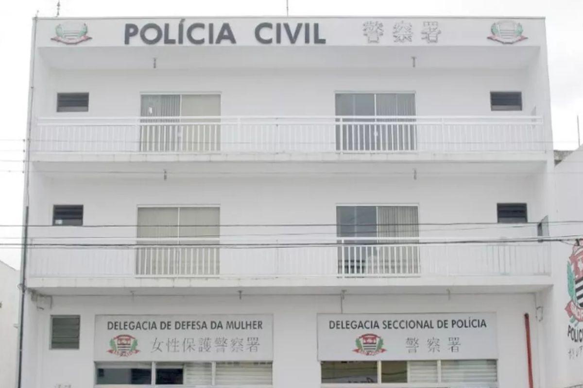 O homem fugiu após o caso vir a tona e foi encontrado nesta terça-feira