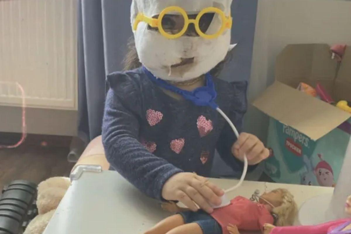 Menina com mancha no rosto