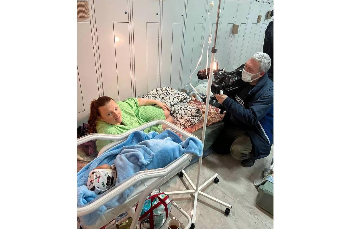 Em meio a guerra, mães estão passando por situações traumatizantes no subsolo de hospital na Ucrânia