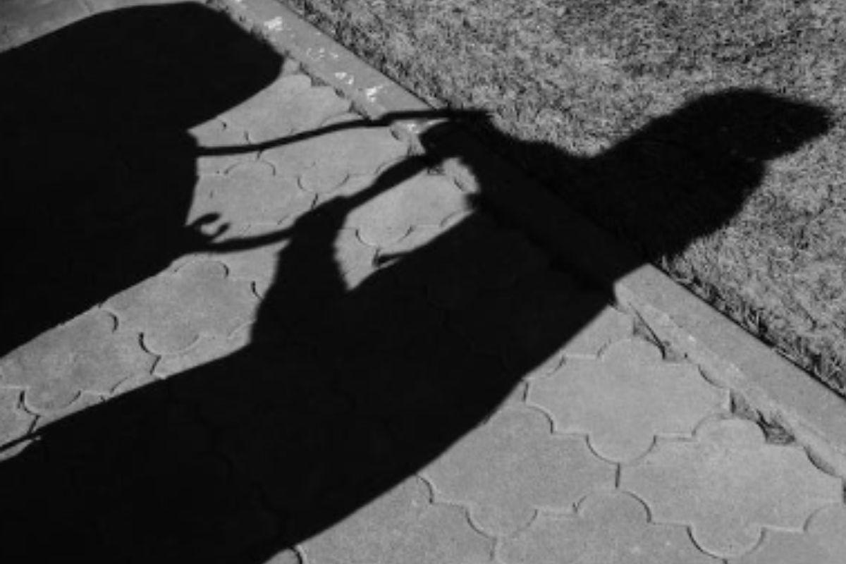 Mãe deixa recado no carrinho e sai para comprar café