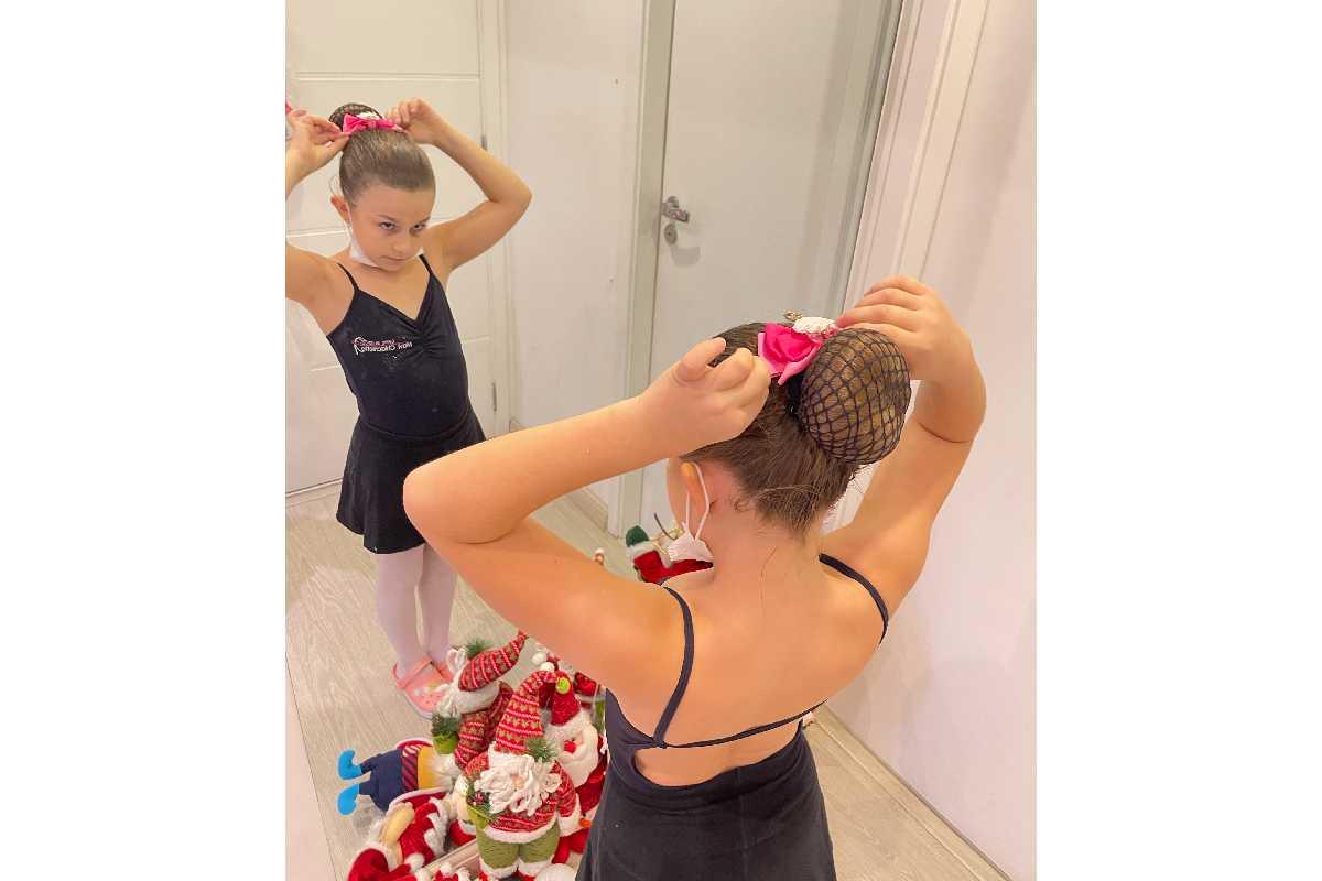 Guilhermina se preparando para mais um ensaio antes do dia do espetáculo
