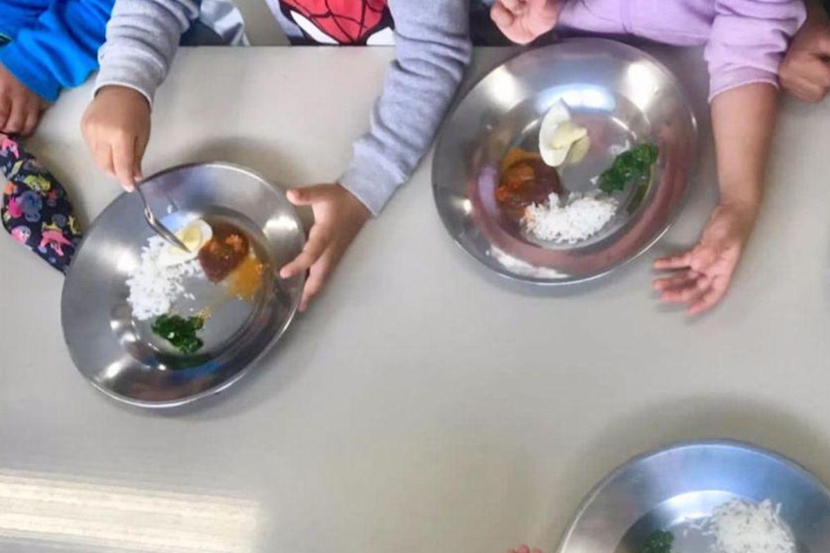 Escola justifica falta de alimento a pais dos alunos em mensagens no WhatsApp (Foto: reprodução/Redes Sociais)