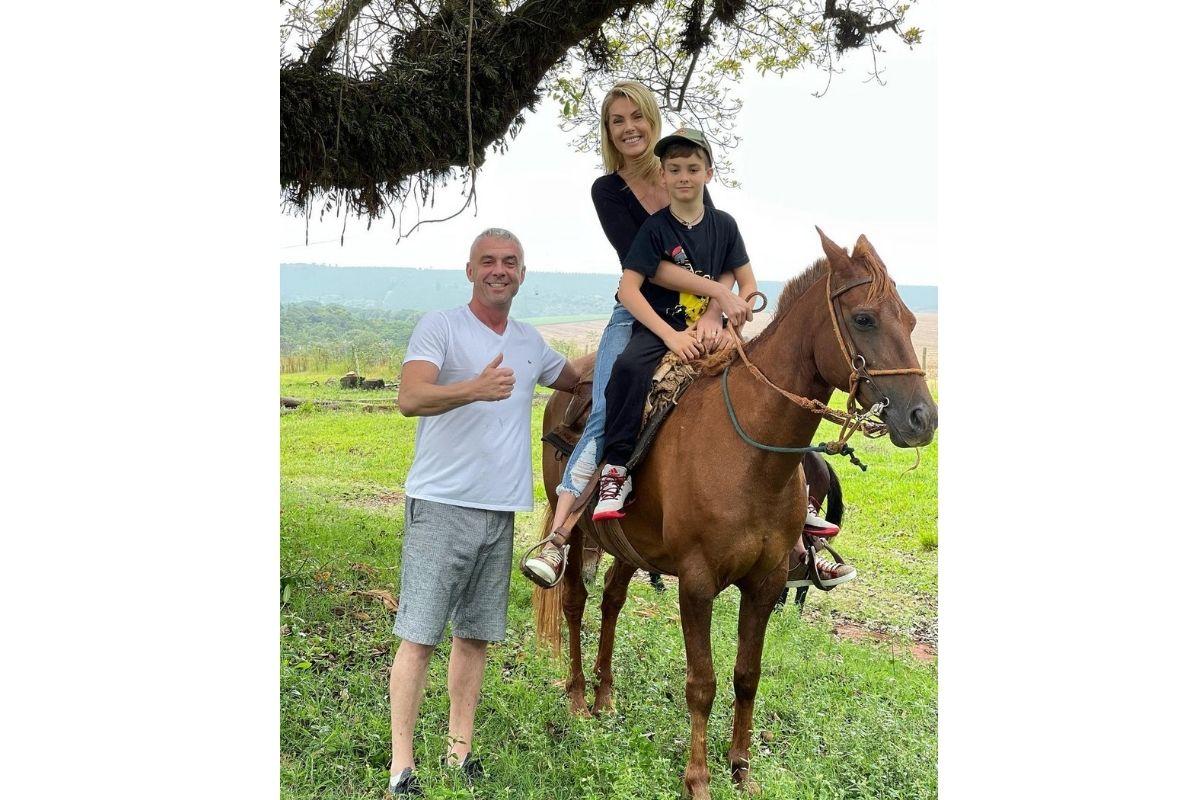 Ana Hickmann e família