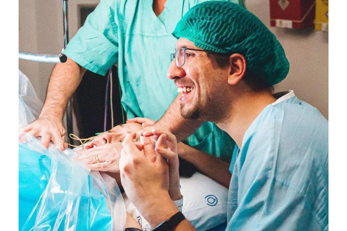 Camila e Carlos Henrique são pais de primeira viagem