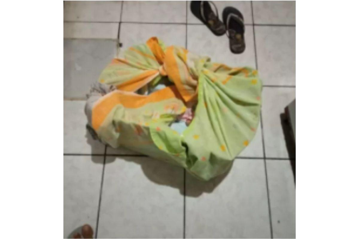 Bebê é encontrada no lixo