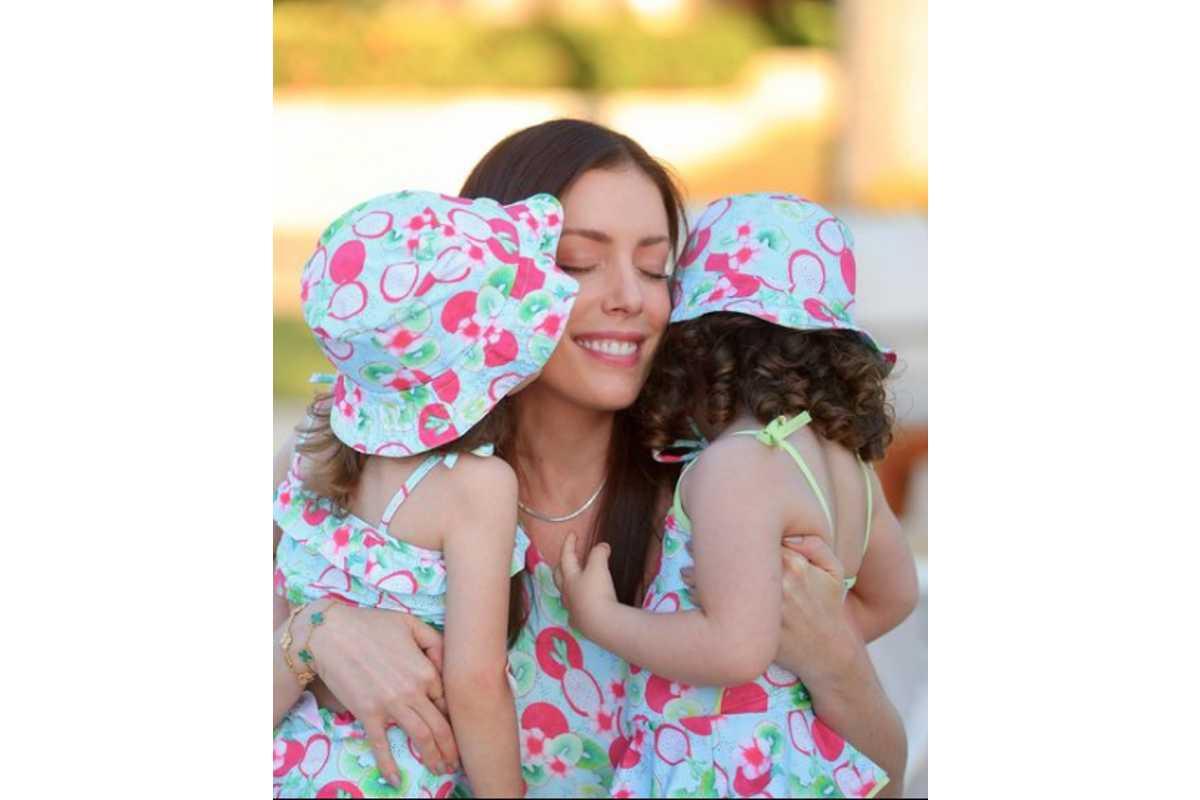 Em viagem com as filhas gêmeas, Fabiana Justus é internada devido a meningite viral