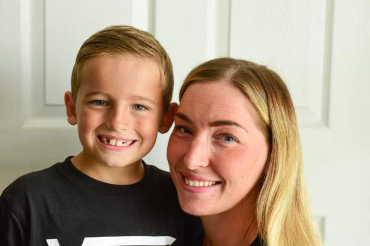Filho salva mãe ao ligar para emergência e salva vida da mãe