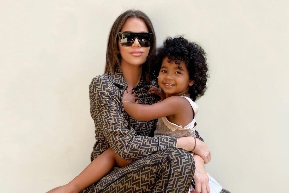 Khloe Kardashian e a filha True Thompson