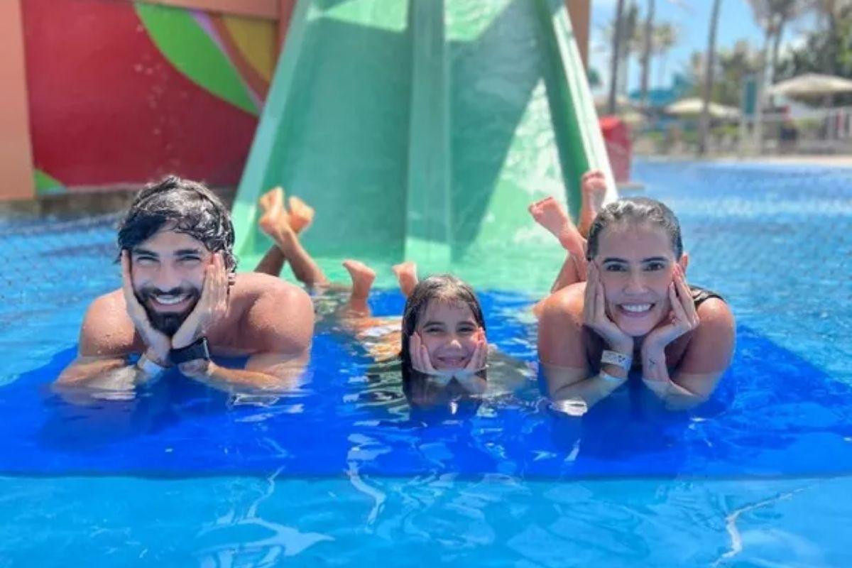 Deborah Secco e família