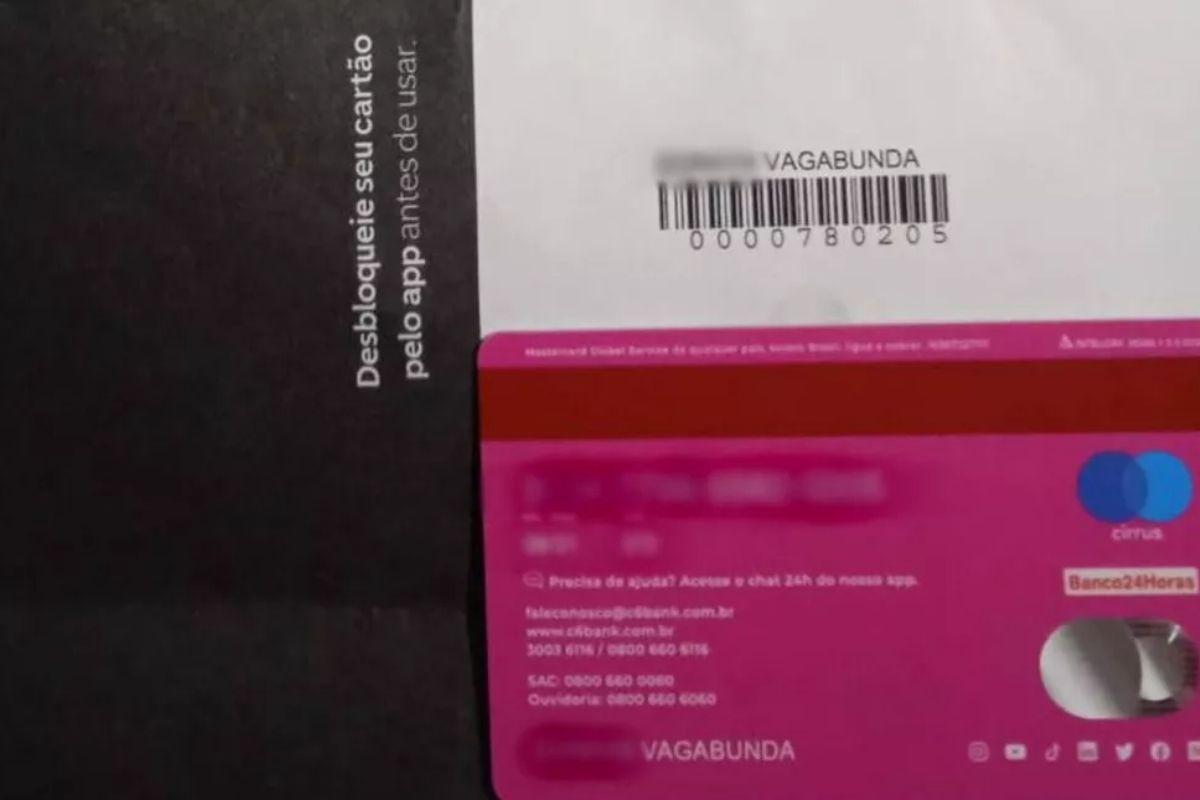 Cliente tem sobrenome trocado em cartão