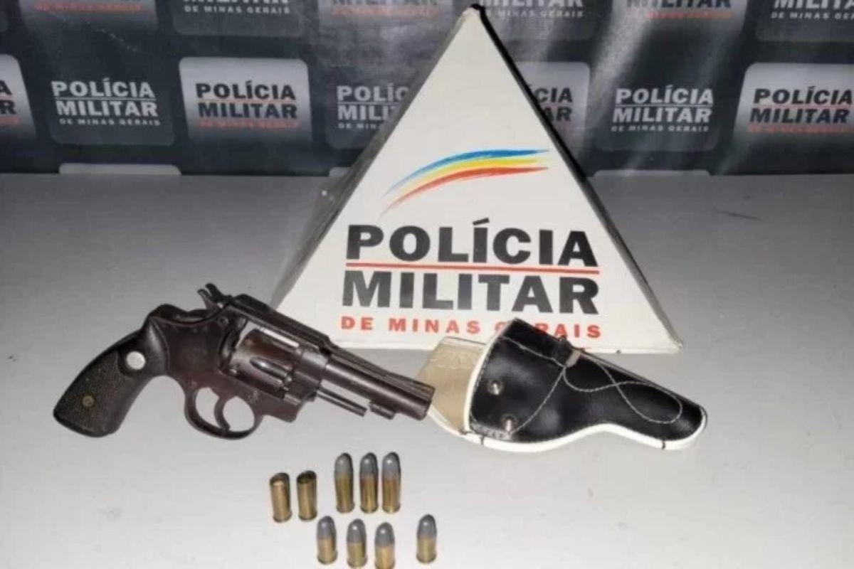 A polícia divulgou imagens da arma usada no crime