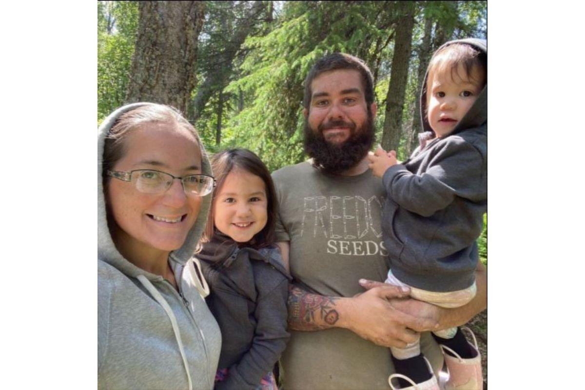 Família se muda para o Alaska para se proteger de apocalipse zumbi