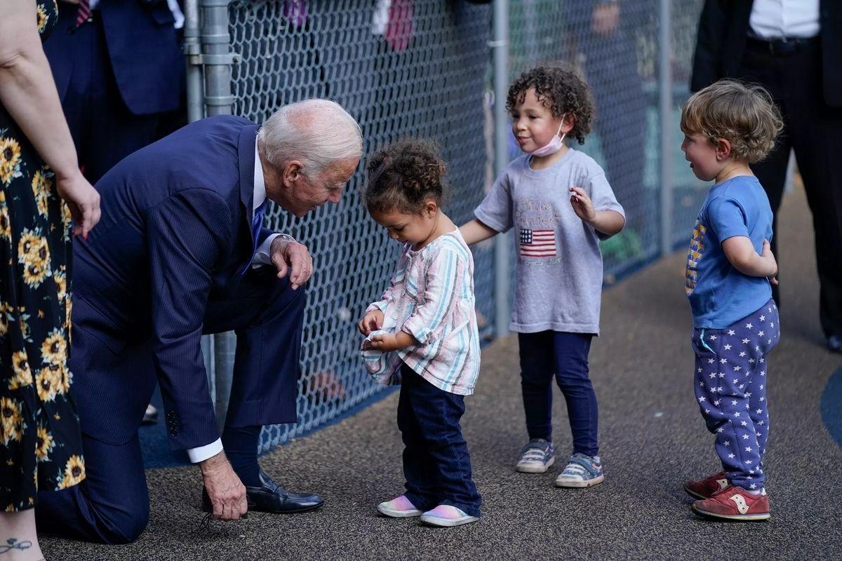 O presidente visitou uma creche em Connecticut