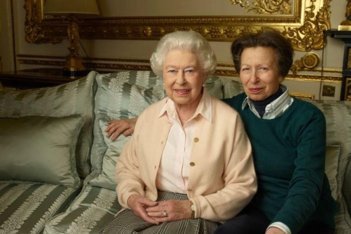 Princesa Anne agradeceu a todos que homenagearam a mãe
