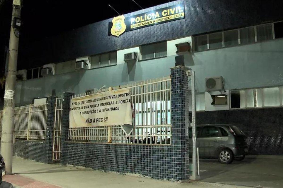 Criança escorrega em balão de água e bate a cabeça em escada (Foto: reprodução/TV Gazeta)