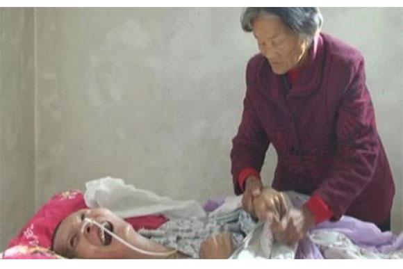 A mãe, que nunca desistiu, conseguiu seu filho de volta (Foto: Reprodução/ Portal TKM)