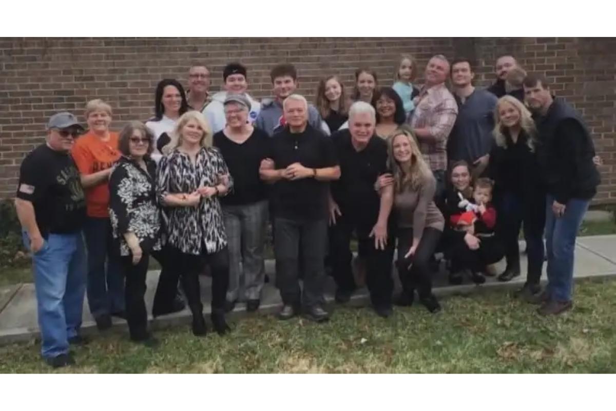68 anos depois de ser adotado, homem encontra família biológica
