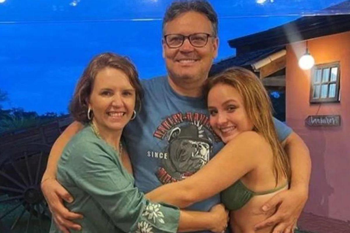 Larissa Manoela e pais