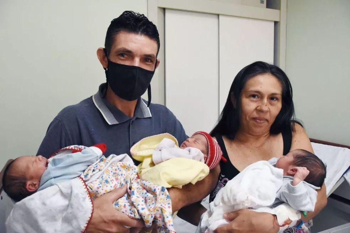 Na hora do parto, mulher descobre que estava grávida de trigêmeos (Foto: Reprodução Tony Winston/Agência Saúde-DF)