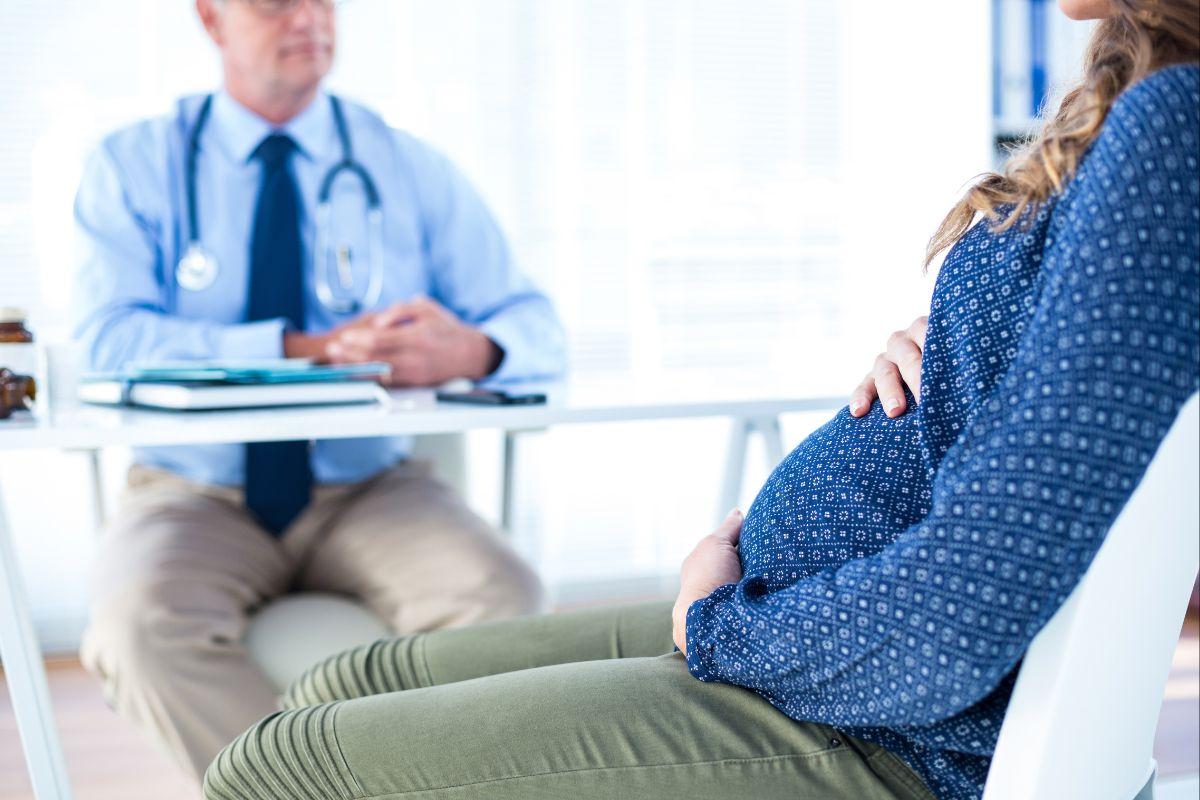 Grávida em consulta médica