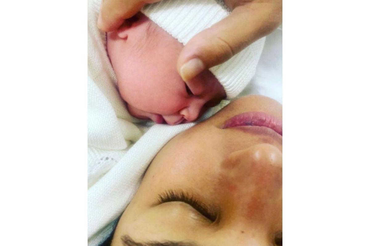 Yanna Lavigne dá à luz Amélia