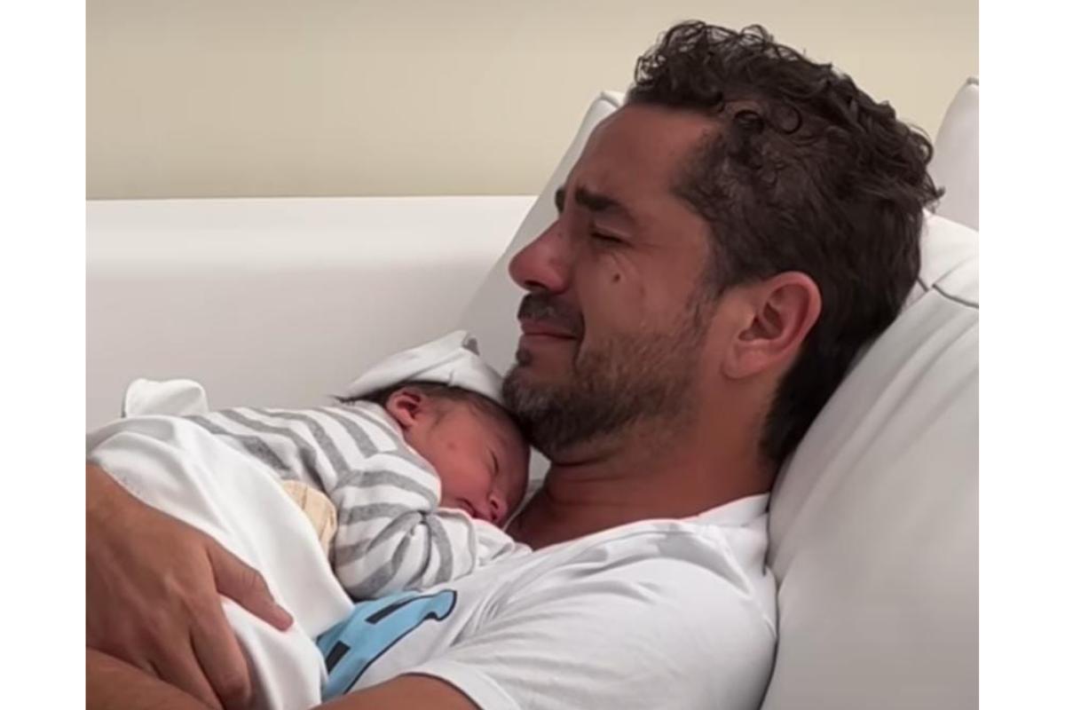 Rafa Brites registra momento especial do pai Felipe Andreoli com filho