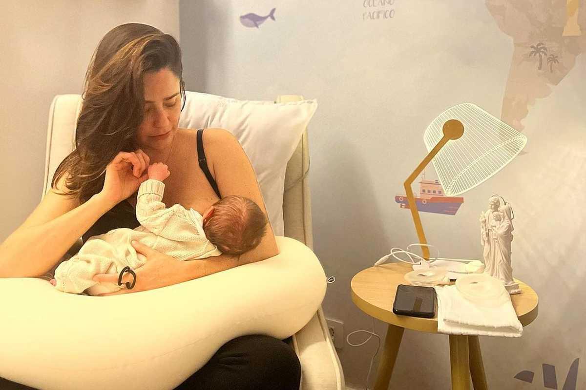 Fernanda Vasconcellos aparece amamentando o primeiro filho (Foto: Reprodução/Instagram/@fevasconcellos)