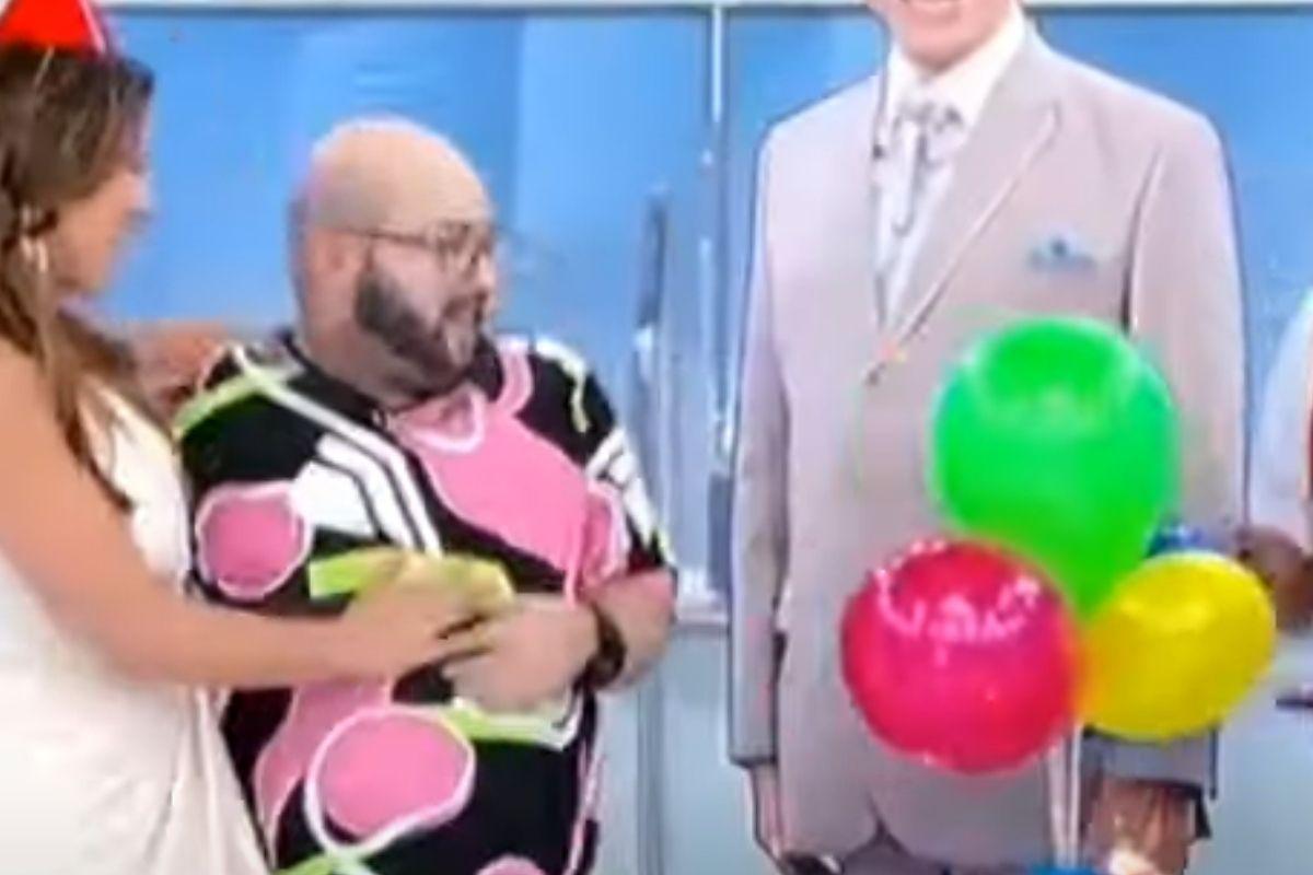 Um humorista se fantasiou de Tiago Abravanel e simulou uma festa de aniversário com a presença de Silvio Santos