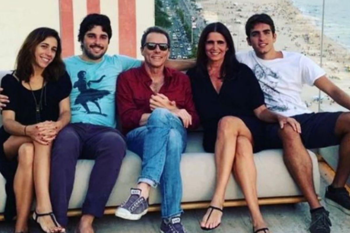 Malu Mader aparece em foto rara de família