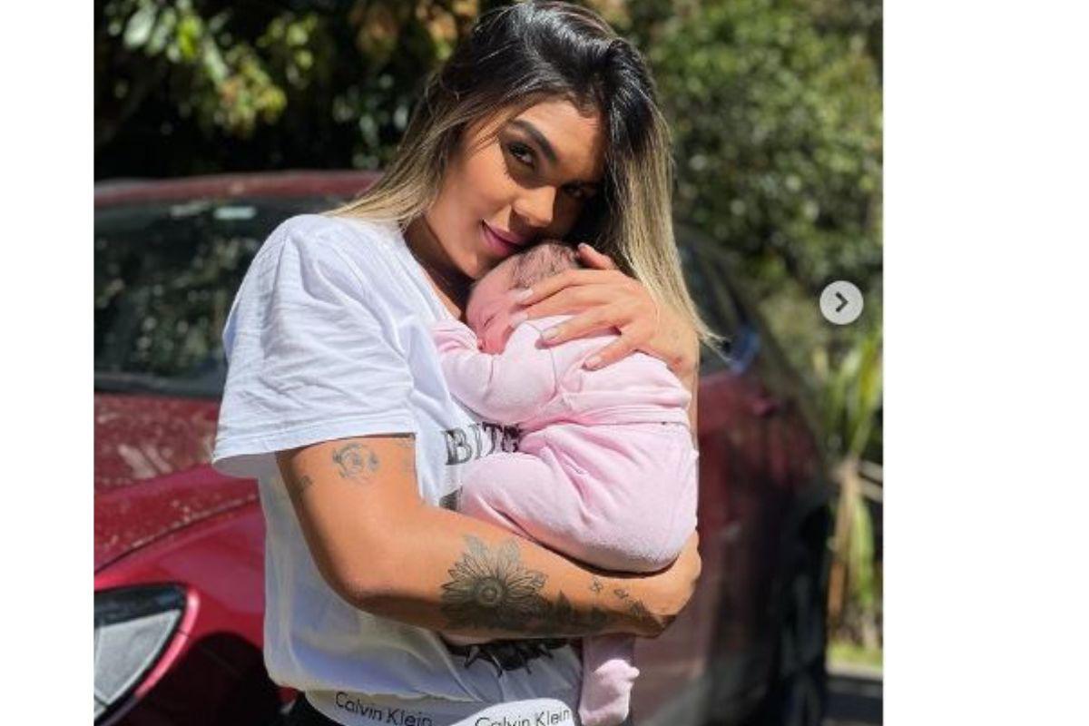 Tays Reis posta foto da filha