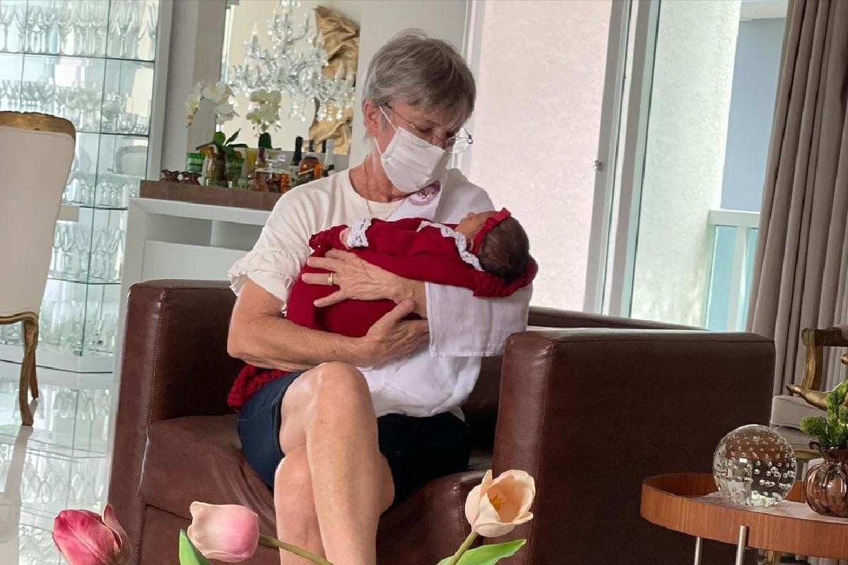 Lore Improta agradeceu a mãe por todo amor e carinho que ela tem por ela e pela filha Liz