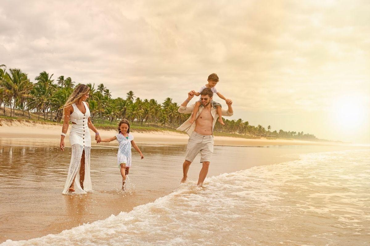 Durante uma viagem em família, é importante escolher o destino ideal para os pais (e os filhos!)