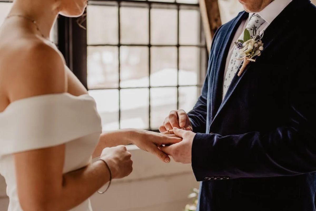 Casal proíbe crianças em casamento