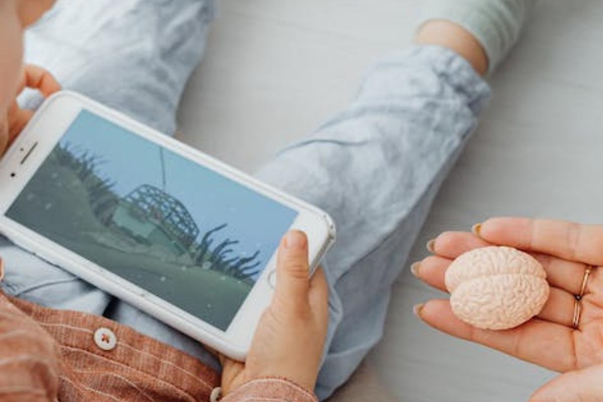 Criança jogando vídeo game