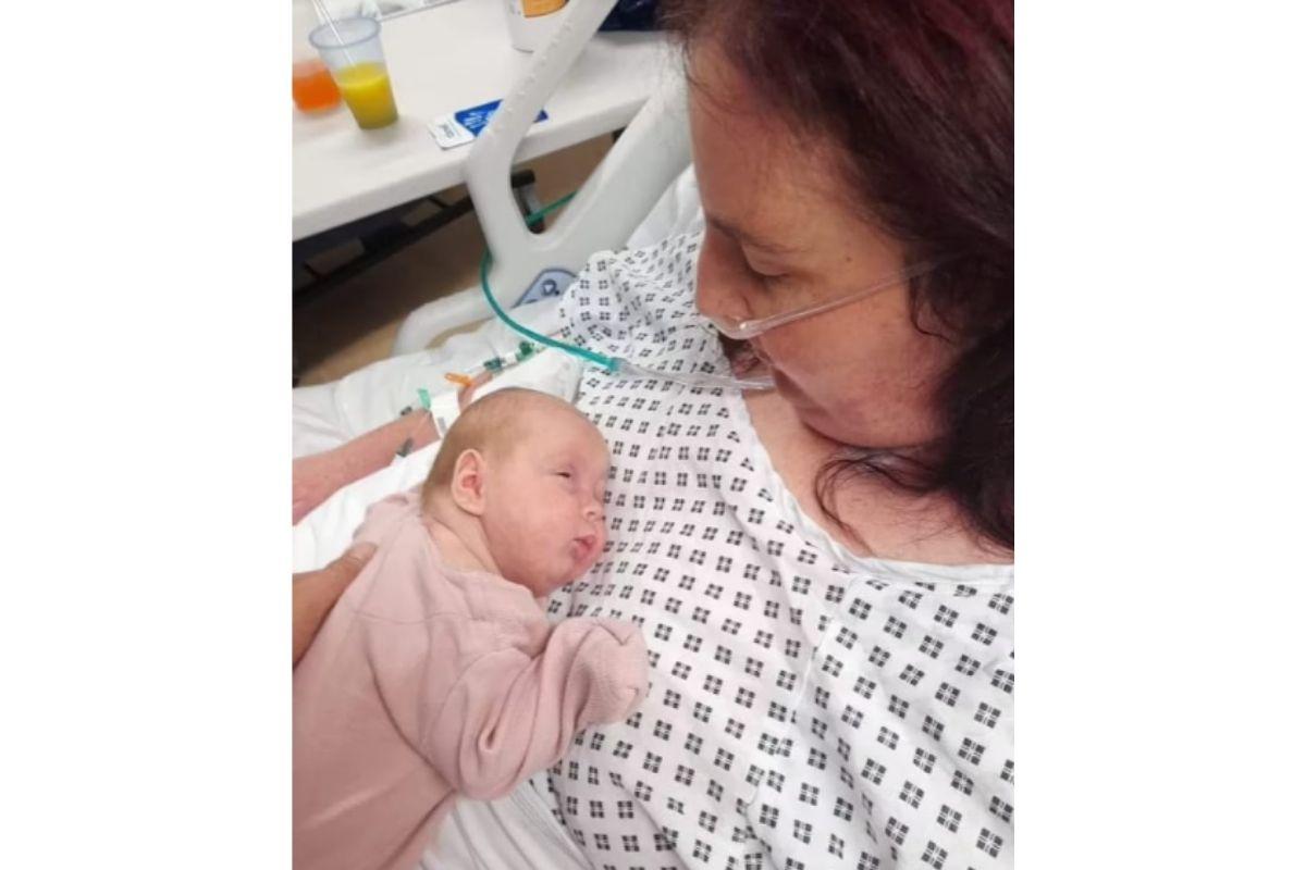 Mãe dá a luz enquanto estava em coma