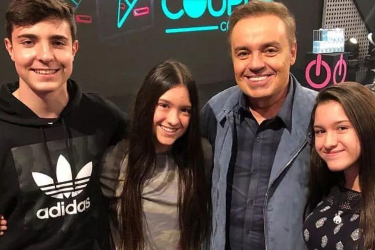 Gugu Liberato junto de seus três filhos