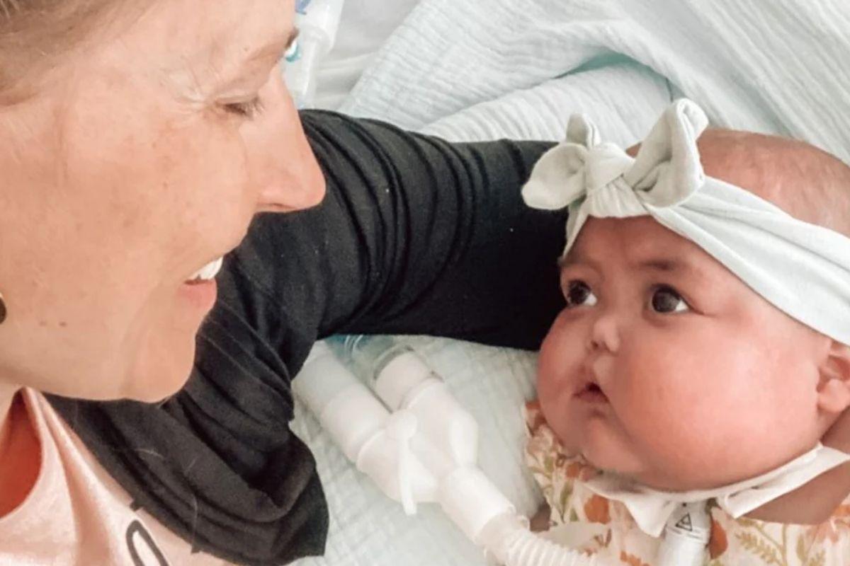 Amelie nasceu prematura, com 23 semanas pesando 1,4 kg