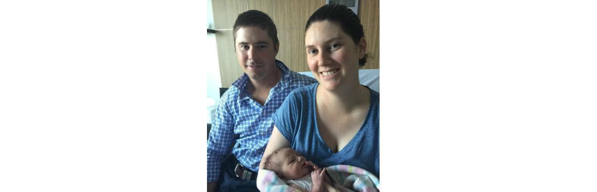 pai, mãe e bebê nascem no mesmo dia